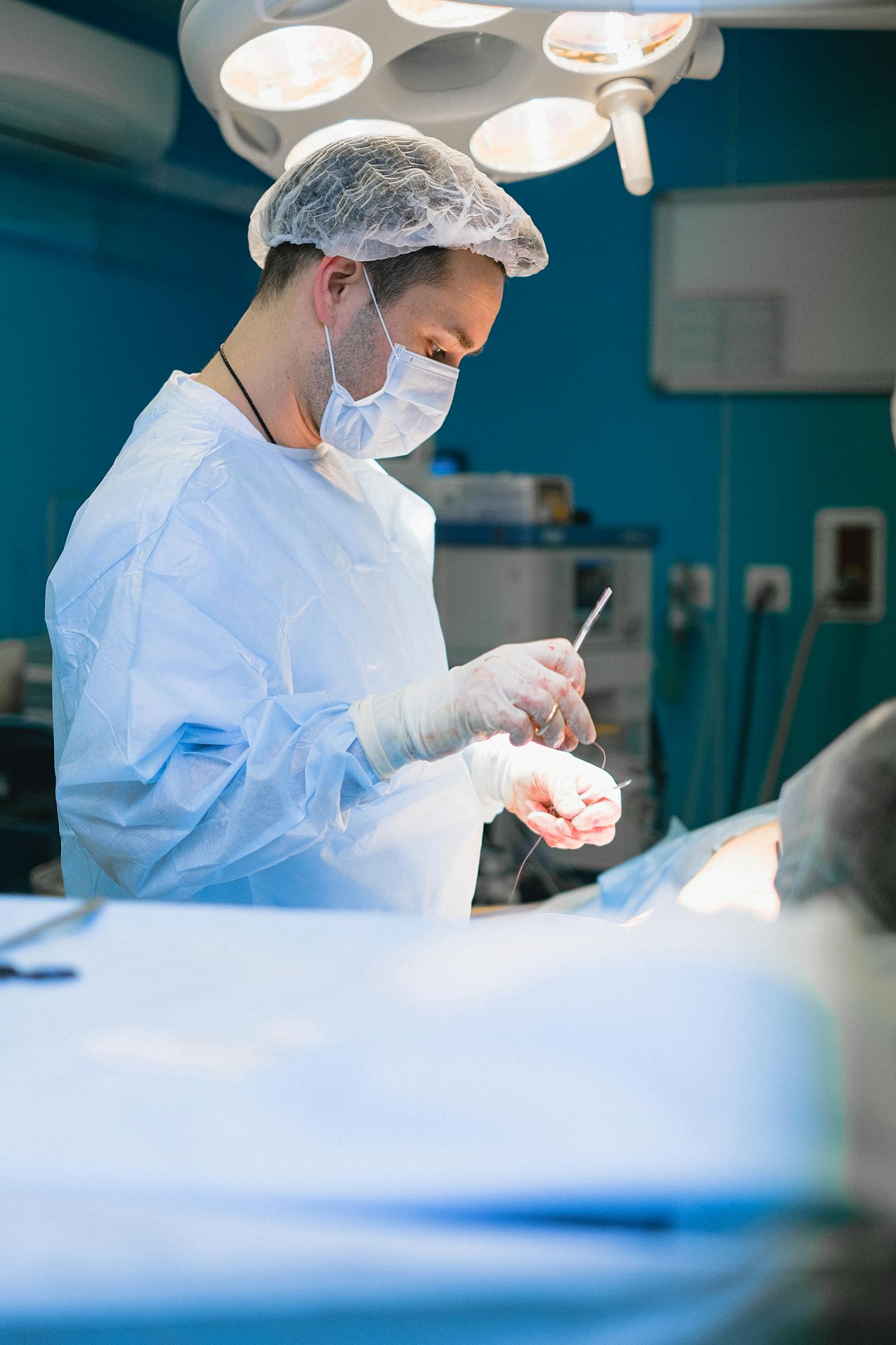 Operating-room team used to illustrate cosmetic surgery verification and anesthesia context